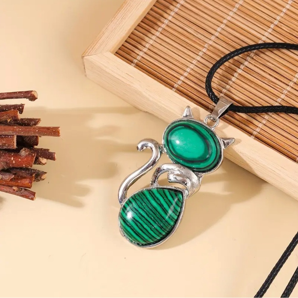 Malachite Kitty Cat Gemstone Stone Crystal Pendant Necklace